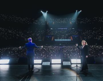 Pimpinela hizo emocionar Buenos Aires con un show a puro clásico.