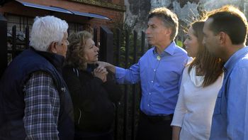 tras el traspie con malvinas, macri sale a recorrer las casas de vecinos tras el traspie con malvinas, macri sale a recorrer las casas de vecinos