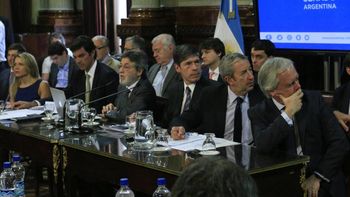 ganancias: macri impulsa una mesa de trabajo para redactar un nuevo proyecto ganancias: macri impulsa una mesa de trabajo para redactar un nuevo proyecto
