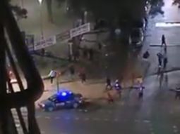 Feroz enfrentamiento entre barras de Defensores de Belgrano y la Policía