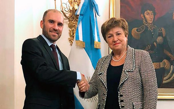 Claves del acuerdo que aprobó el FMI para refinanciar la deuda contraída por Macri