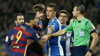 suspenden a suarez por provocar los incidentes ante el espanyol suspenden a suarez por provocar los incidentes ante el espanyol