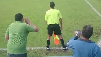 la tragedia aerea ya llego a la cancha como insulto al arbitro: mira el video la tragedia aerea ya llego a la cancha como insulto al arbitro: mira el video