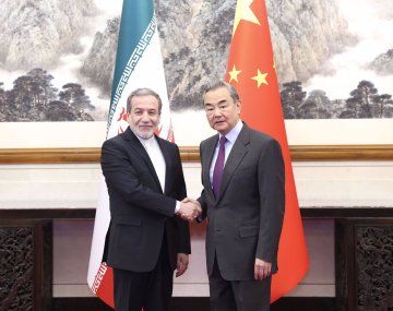 Abás Araqchi y Wang Yi 
