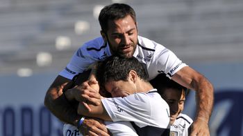 lobo esta: gimnasia goleo a san martin en un partidazo lobo esta: gimnasia goleo a san martin en un partidazo