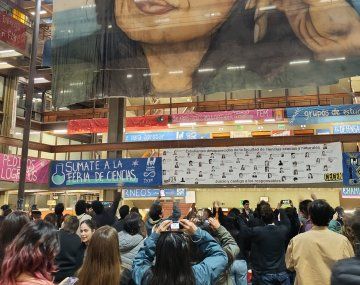 La tremenda bandera de Cristina Kirchner desplegada en Ciudad Universitaria