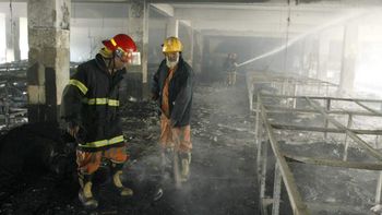 al menos 120 muertos en un incendio en bangladesh al menos 120 muertos en un incendio en bangladesh