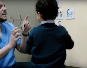 Papás de chicos con discapacidad denuncian que una prepaga les cortará un servicio