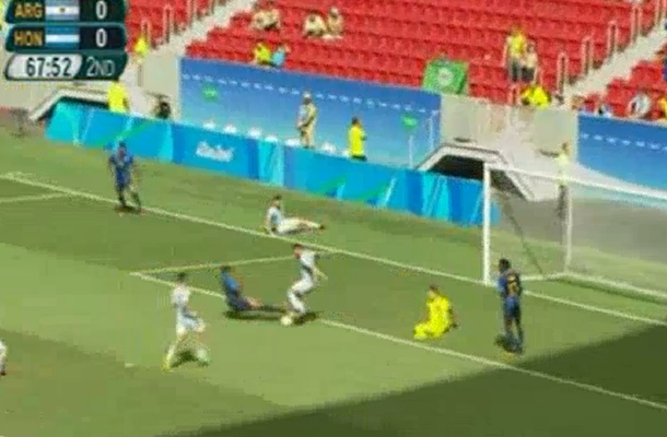 Un dulce consuelo: mirá la pisada mágica de un defensor de Argentina