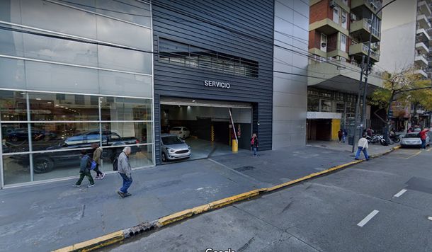 Una concesionaria abrió con todo su personal y sin respetar el distanciamiento ni el protocolo