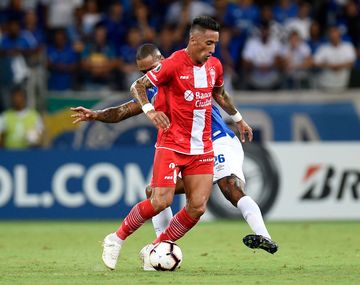 Huracán fue goleado por Cruzeiro y quedó al borde de la eliminación