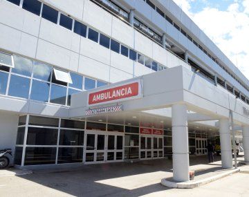 Jonathan debió ser trasladado en una ambulancia al hospital San Martín.