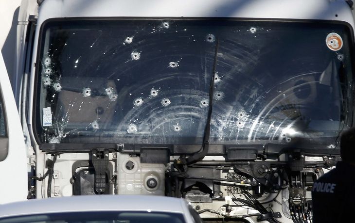 El terrorista de Niza recibió 100 mil euros y los transfirió antes del brutal ataque