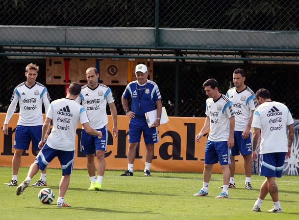 Sabella analiza qué equipo poner ante Nigeria en la vuelta al trabajo