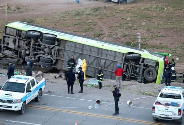El vuelco trágico en Mendoza (Gentileza: Los Andes)
