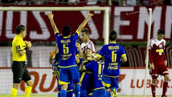 jugador del ignoto capiata insulto a defensor de boca: a quien te comiste p... jugador del ignoto capiata insulto a defensor de boca: a quien te comiste p...