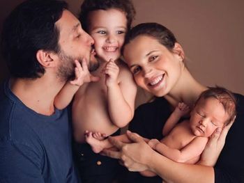 Germán Paoloski y Sabrina Garciarena posaron con sus hijos