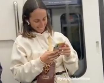 Española hizo un experimento de risas en el subte porteño y se volvió viral por las reacciones