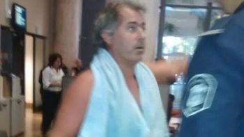 Pablo Blesa, vecino de La Plata, se fue a bañar a la prestadora de electricidad Pablo Blesa, vecino de La Plata, se fue a bañar a la prestadora de electricidad
