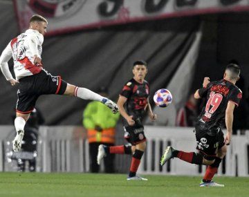 River busca seguir sumando frente a Barracas Central