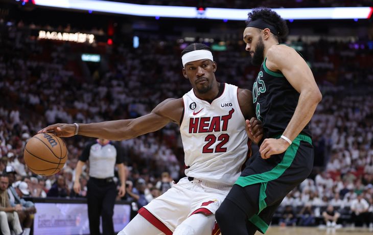 Paliza de Miami a Boston: quedó a un juego de las finales de la NBA