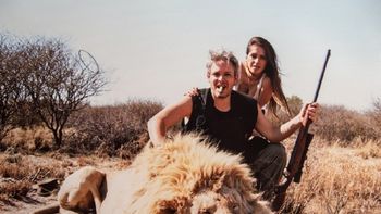 Escándalo por fotos de Garfunkel y Vannucci en un safari Escándalo por fotos de Garfunkel y Vannucci en un safari