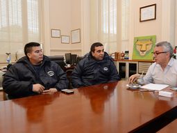 Zamora, junto a empleados de la empresa Sancor Zamora, junto a empleados de la empresa Sancor