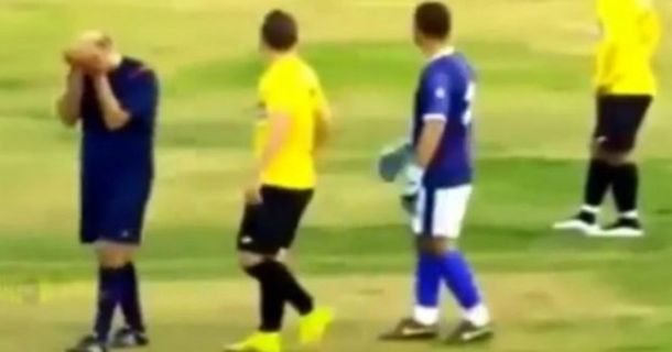 VIDEO: Un árbitro se puso a llorar por los insultos de los hinchas