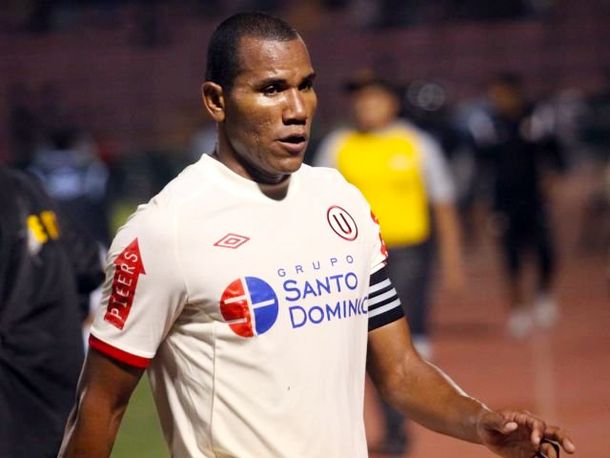 Un futbolista pone en alerta a la seguridad de un aeropuerto