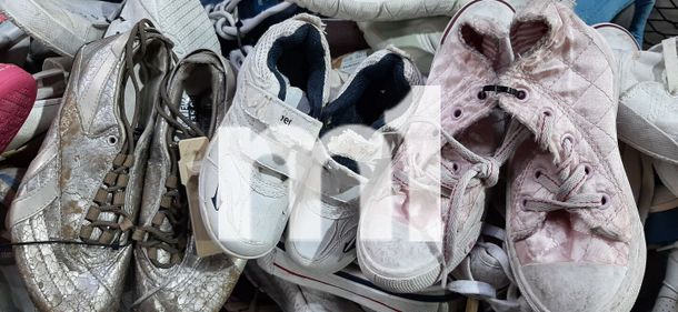 Sacá del medio Balenciaga: venden zapatillas destruidas por al menos 3 mil pesos
