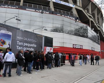 Los socios de River estallan de furia contra el canje en la web