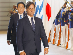 El primer envío de lengua bovina de Uruguay a Japón se realizará el sábado a la mañana. El primer envío de lengua bovina de Uruguay a Japón se realizará el sábado a la mañana.