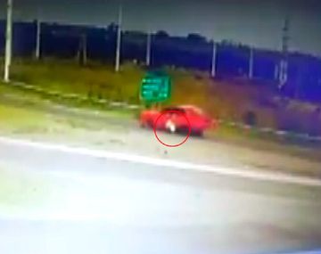 Quiso evadir un control y arrastró un policía más de 80 metros