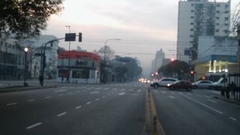misterio por una densa humareda y fuerte olor a quemado en la ciudad misterio por una densa humareda y fuerte olor a quemado en la ciudad