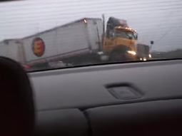 Un auto se salva por un pelo de ser aplastado