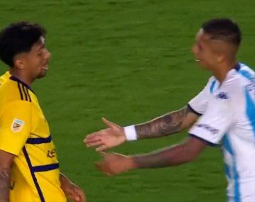 Video: el picante duelo entre Medina y Almendra en Racing vs Boca