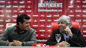 almiron ya llego a independiente y vio empatar a su equipo en un amistoso almiron ya llego a independiente y vio empatar a su equipo en un amistoso