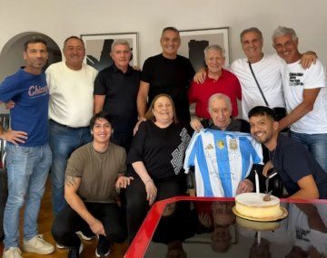 La sorpresa de los campeones del 86 a Carlos Bilardo en su cumpleaños 87: así festejaron