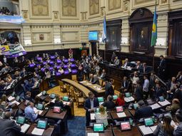 La Cámara de Diputados bonaerense aprobó la ley de paridad de género para las listas electorales de la Provincia. La Cámara de Diputados bonaerense aprobó la ley de paridad de género para las listas electorales de la Provincia.