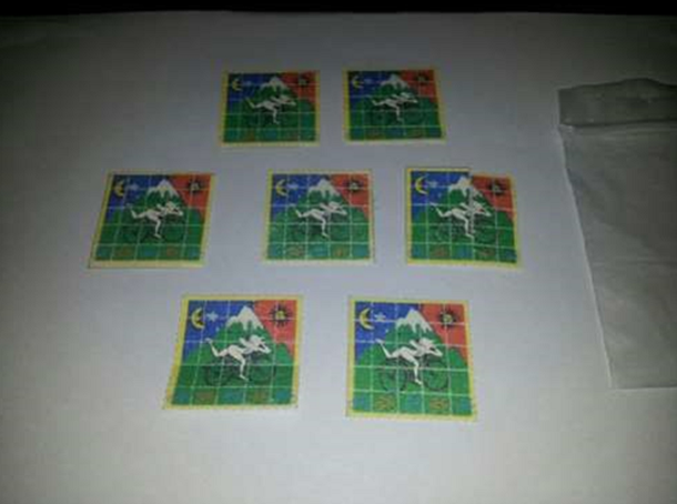 Un narco colombiano traficaba LSD camuflado en estampillas