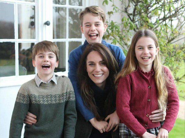 Kate Middleton confesó que editó la imagen de la polémica y pidió disculpas