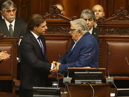 José Mujica aceptó la invitación del actual presidente uruguayo, Luis Lacalle Pou, de acompañarlo a la asunción de Lula da Silva. José Mujica aceptó la invitación del actual presidente uruguayo, Luis Lacalle Pou, de acompañarlo a la asunción de Lula da Silva.
