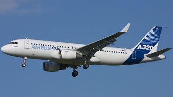 un avion con 220 pasajeros casi choca con un ovni un avion con 220 pasajeros casi choca con un ovni