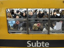 legisladores rechazan el aumento del subte legisladores rechazan el aumento del subte