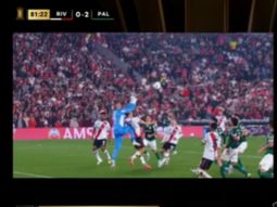 Polémica en el Monumental: el VAR anuló un posible penal para River ante Palmeiras