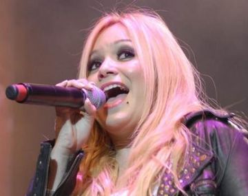 Karina regresa a los escenarios tras seis meses de ausencia