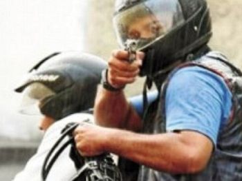 Motochorros la matan delante de sus hijos