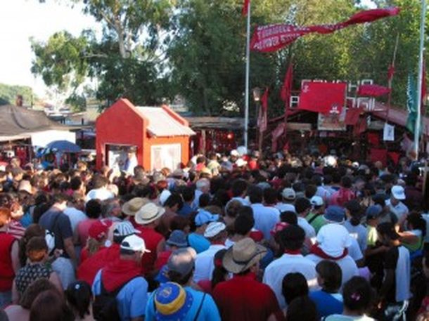 Multitud_gauchito_gil_NA