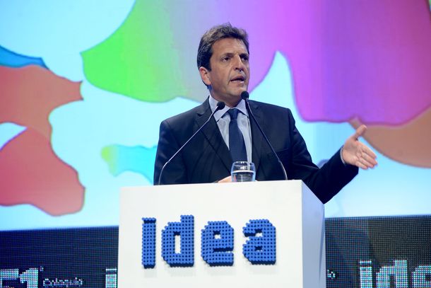 Massa prometió quitar impuestos a los empresarios que transformen planes sociales en empleo