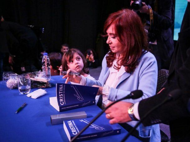 La frase que escribió Cristina Kirchner en Sinceramente: Te disparan a matar